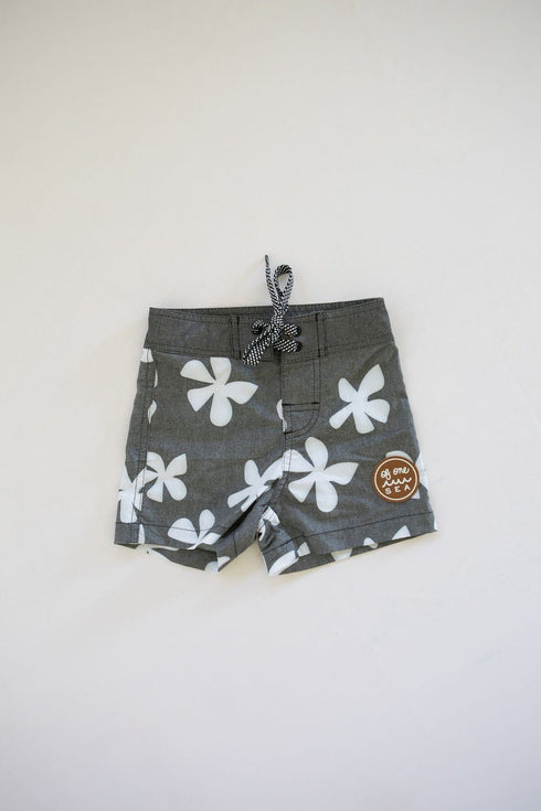 kid-s-townshorts-in-black-plumeria-of-one-sea - Sophia's Style -3
